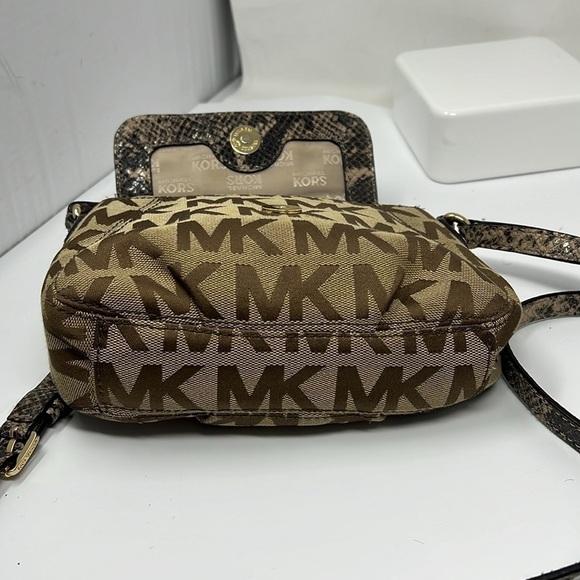 Michael Kors Logo Mini Crossbody Bag - Picture 9 of 10